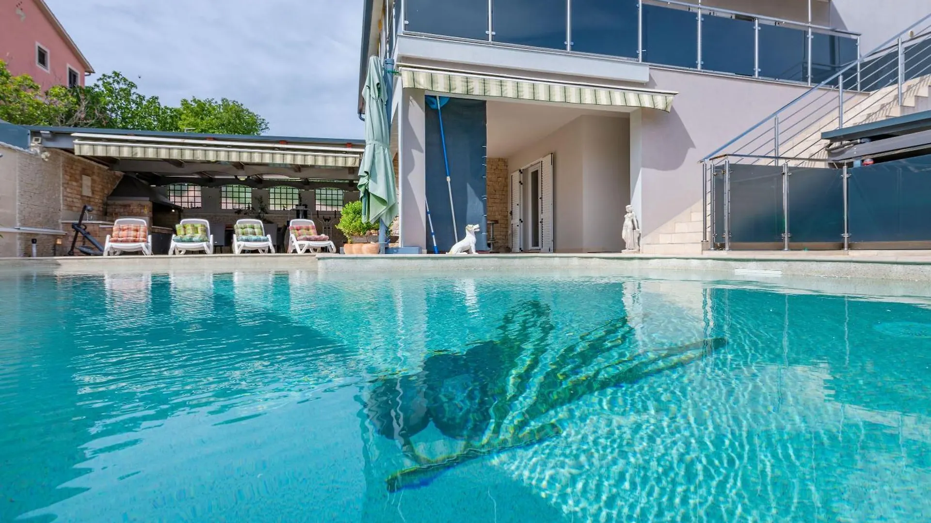 Villa Balu, A Charming Apartment With Pool Near Pula Vinkuran