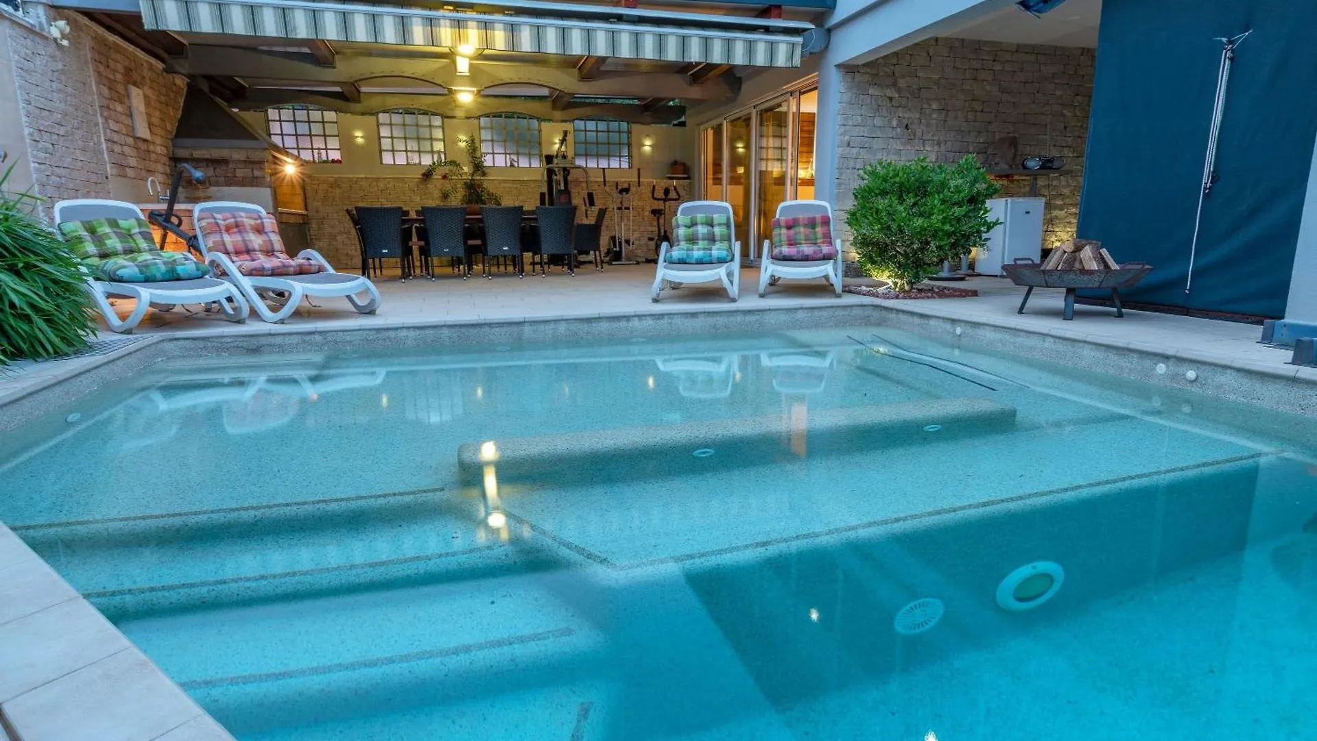 Villa Balu, A Charming Apartment With Pool Near Pula Vinkuran