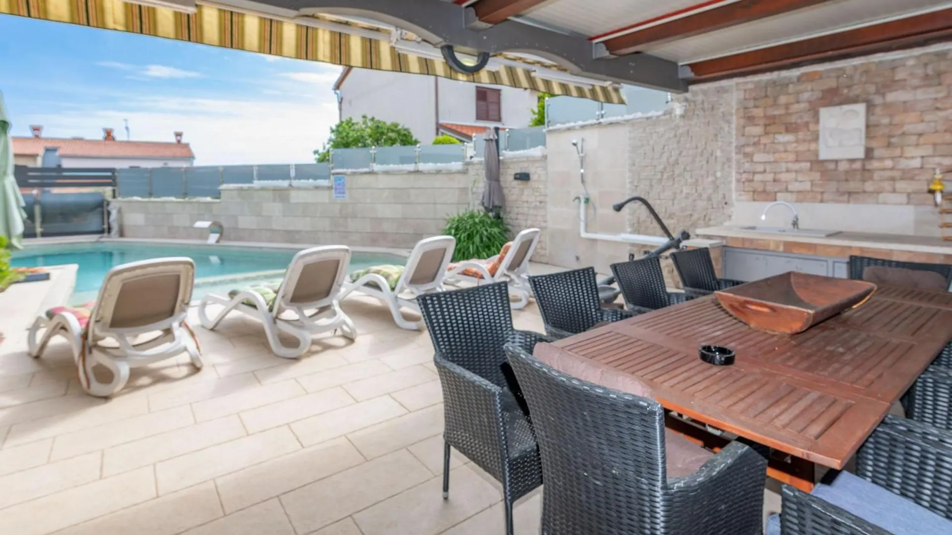 Villa Balu, A Charming Apartment With Pool Near Pula Vinkuran